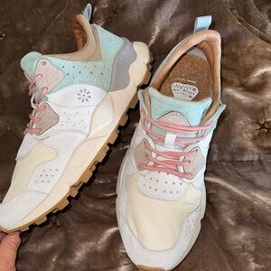 FLOWER MOUNTAIN WOMENS TENNIS SHOES SIZE women’s 9